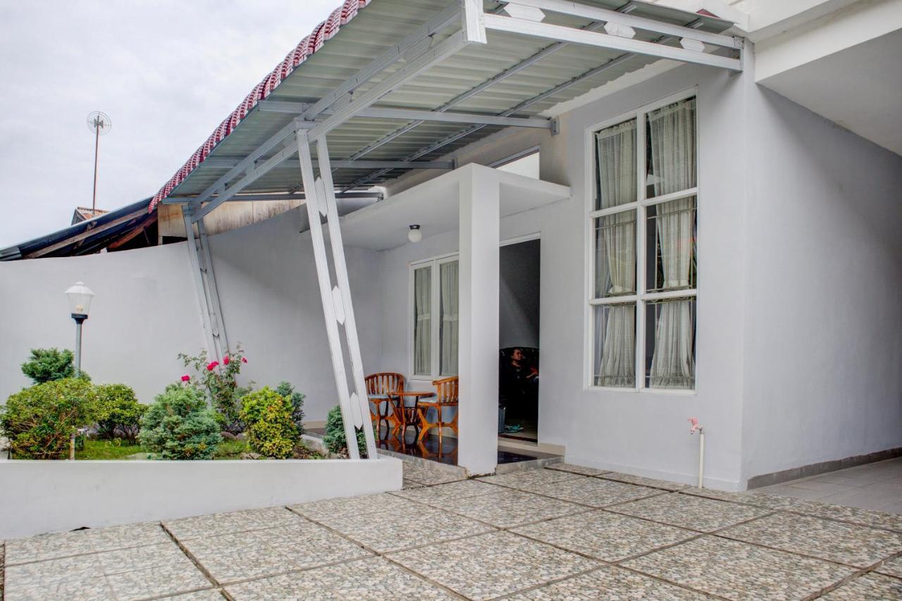 Oyo 3690 Wisma Yani Syariah Padang  Zewnętrze zdjęcie